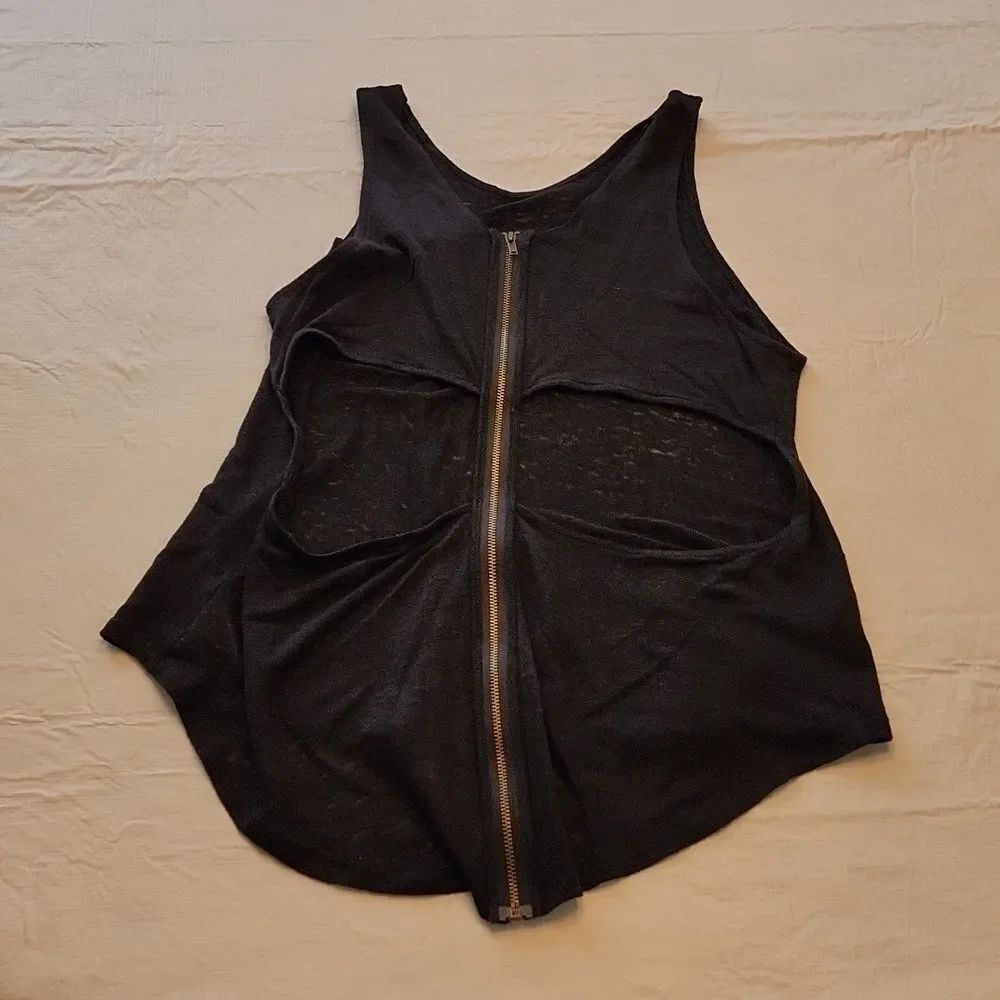 ASTR SLEEVELESS BLACK TOP - Picture 4 of 7